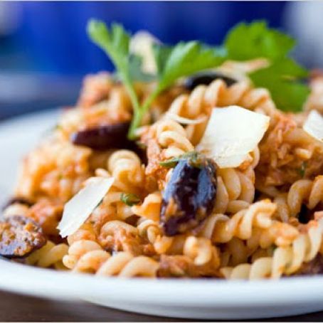 PASTA w/TUNA & OLIVES